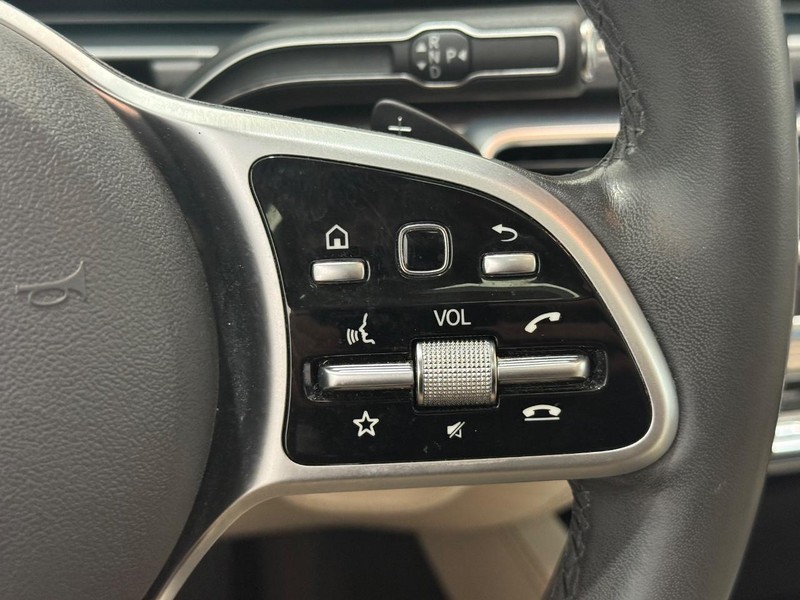 Mercedes-Benz GLS Vehicle Image 16