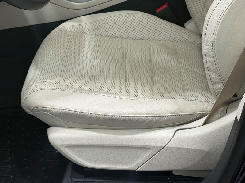 Mercedes-Benz GLS Vehicle Image 20