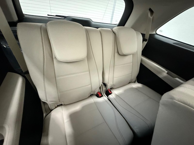 Mercedes-Benz GLS Vehicle Image 6