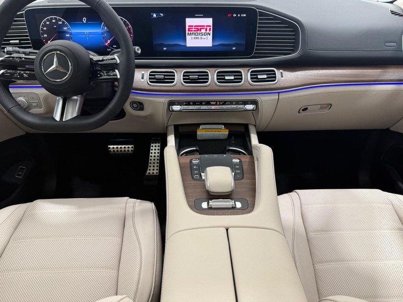 Mercedes-Benz GLS Vehicle Image 7
