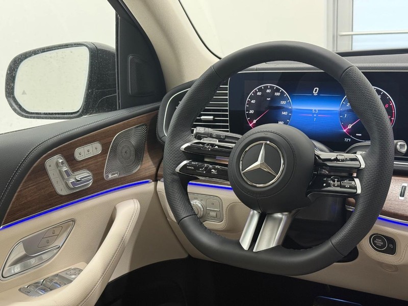 Mercedes-Benz GLS Vehicle Image 9