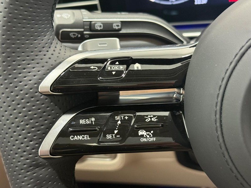 Mercedes-Benz GLS Vehicle Image 12
