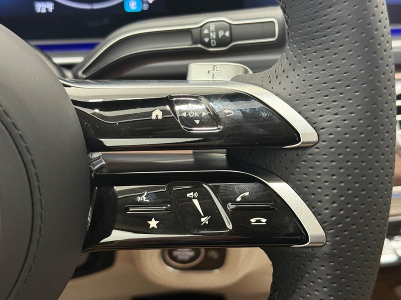 Mercedes-Benz GLS Vehicle Image 13