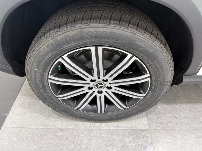 Mercedes-Benz GLE Vehicle Image 3