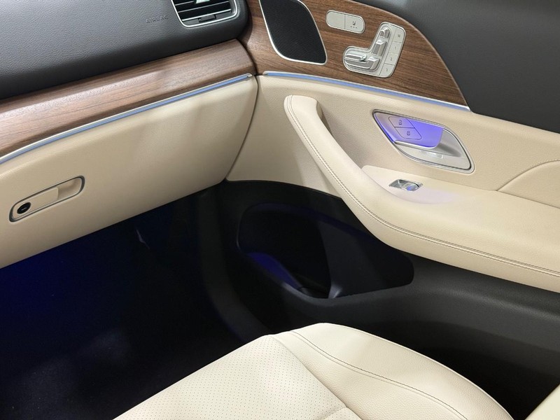 Mercedes-Benz GLE Vehicle Image 9