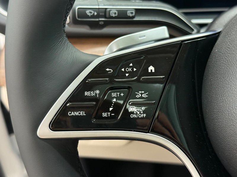 Mercedes-Benz GLE Vehicle Image 11