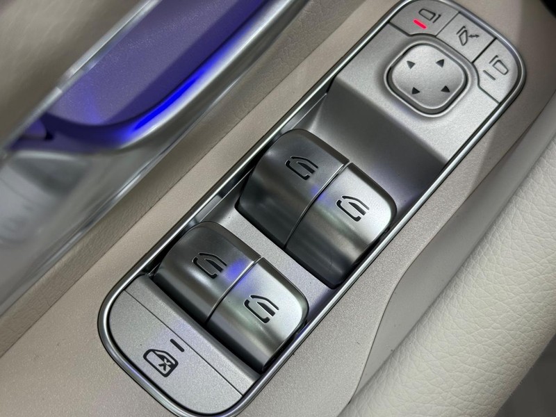 Mercedes-Benz GLE Vehicle Image 16