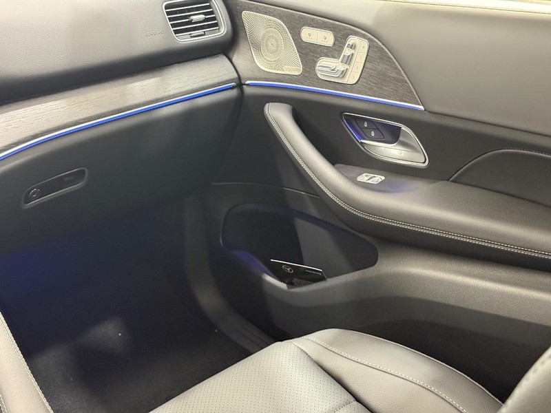 Mercedes-Benz GLE Vehicle Image 9