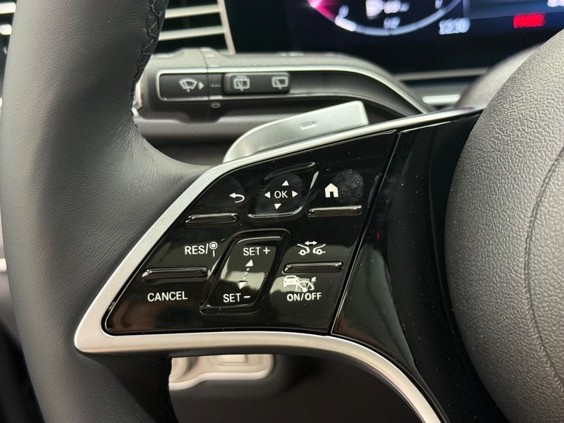 Mercedes-Benz GLE Vehicle Image 11