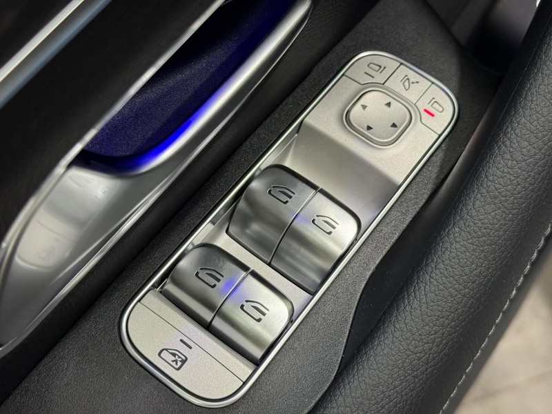 Mercedes-Benz GLE Vehicle Image 15