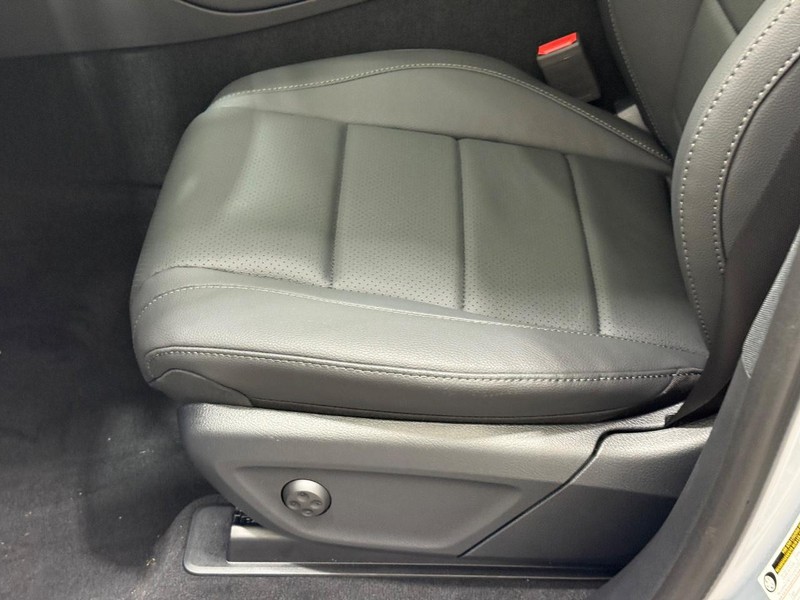 Mercedes-Benz GLE Vehicle Image 16