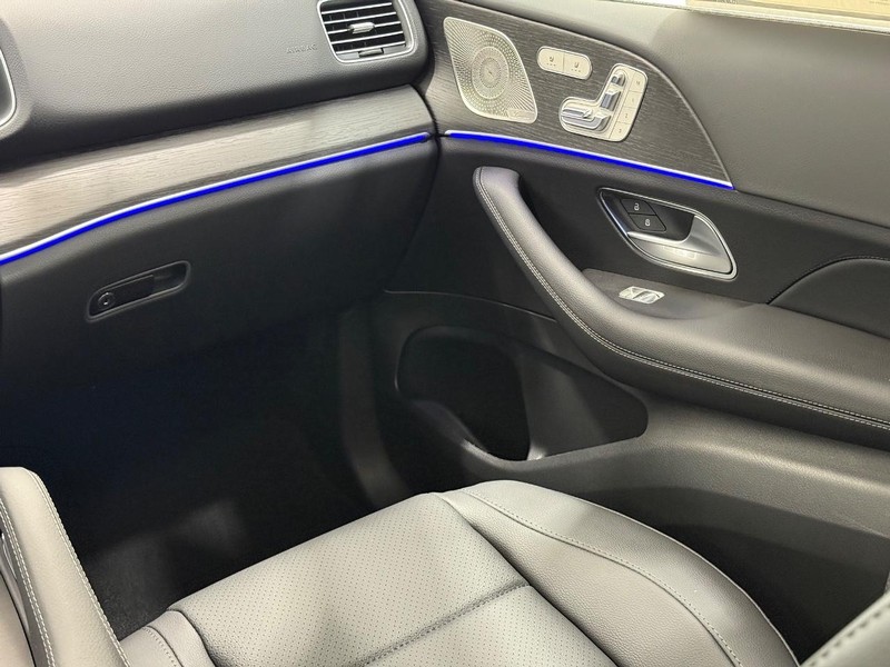 Mercedes-Benz GLE Vehicle Image 9