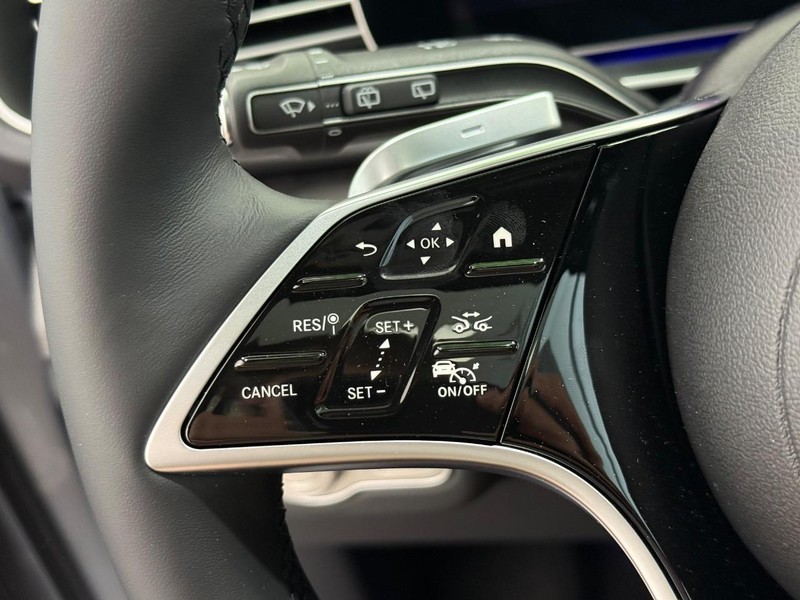 Mercedes-Benz GLE Vehicle Image 11