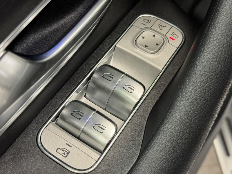 Mercedes-Benz GLE Vehicle Image 15