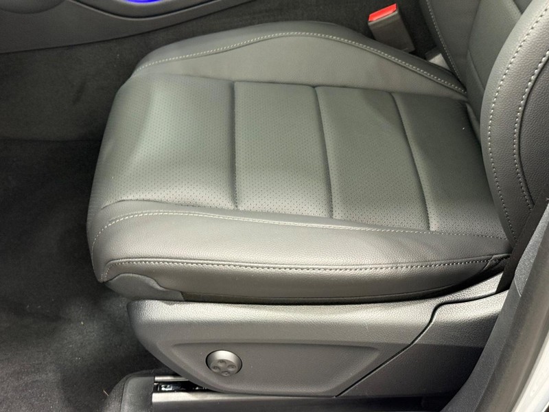 Mercedes-Benz GLE Vehicle Image 16