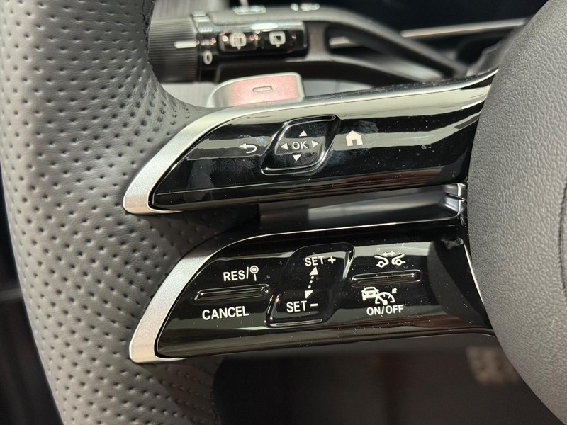 Mercedes-Benz GLC Vehicle Image 11