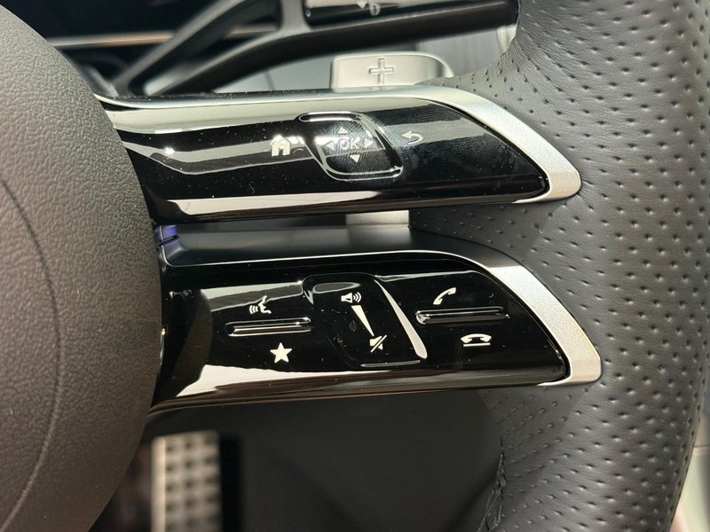 Mercedes-Benz GLC Vehicle Image 12