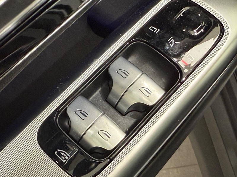 Mercedes-Benz GLC Vehicle Image 14