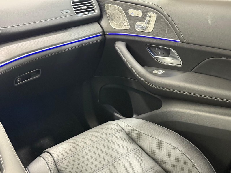 Mercedes-Benz GLE Vehicle Image 9