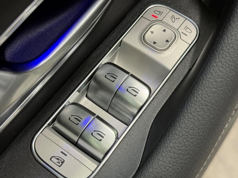 Mercedes-Benz GLE Vehicle Image 15