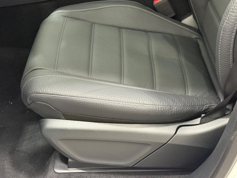 Mercedes-Benz GLE Vehicle Image 16