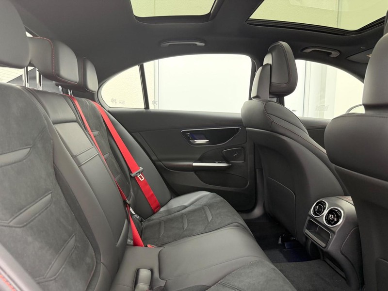 Mercedes-Benz C-Class Vehicle Image 6