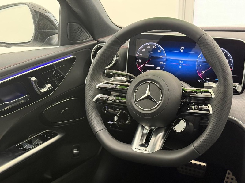 Mercedes-Benz C-Class Vehicle Image 9