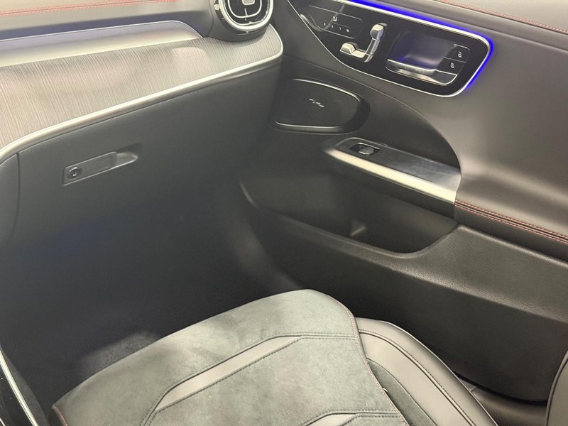 Mercedes-Benz C-Class Vehicle Image 10