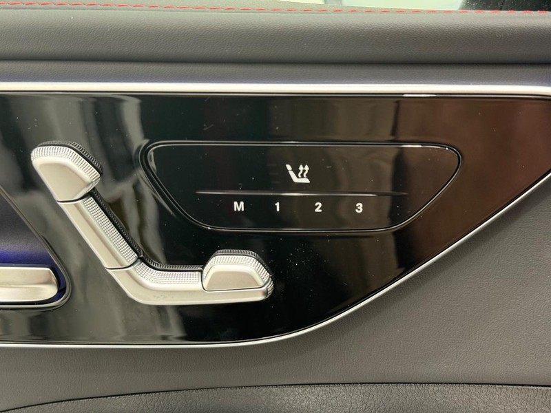 Mercedes-Benz C-Class Vehicle Image 11