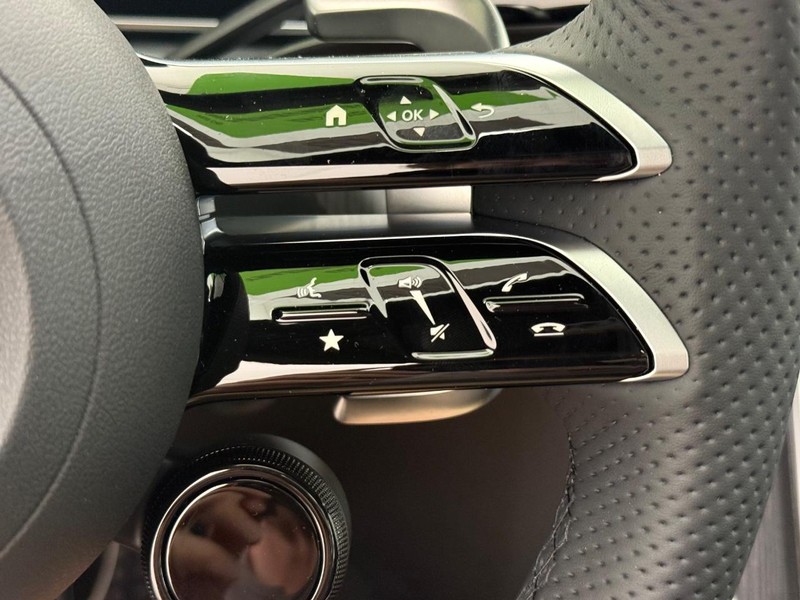 Mercedes-Benz C-Class Vehicle Image 13