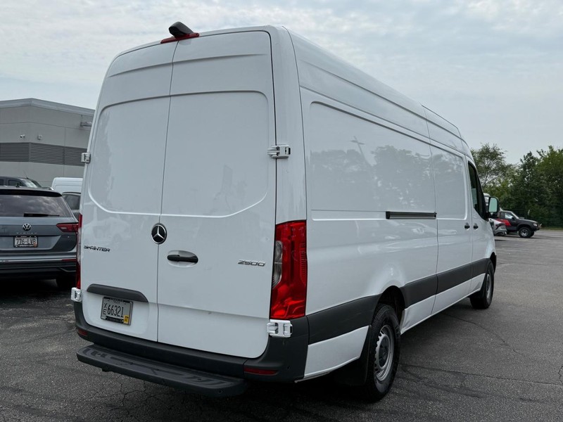 Mercedes-Benz Sprinter Van Vehicle Image 3