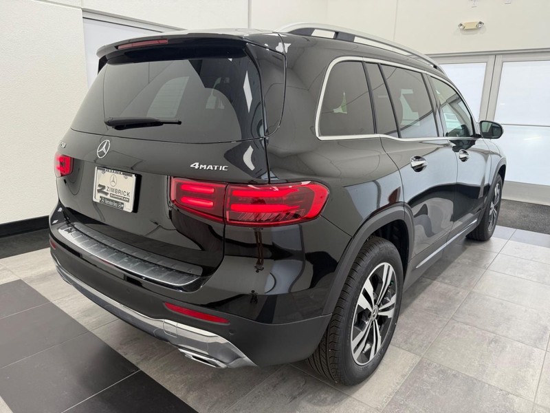 Mercedes-Benz GLB Vehicle Image 2