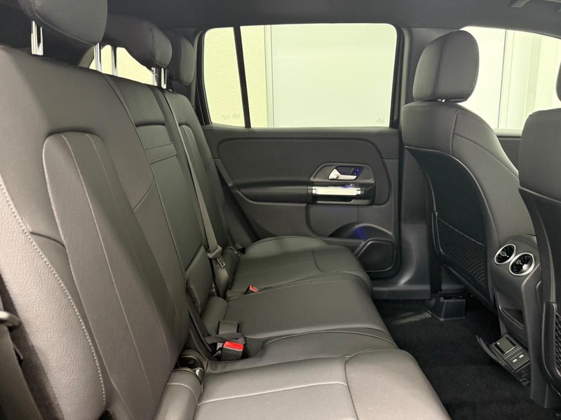 Mercedes-Benz GLB Vehicle Image 5