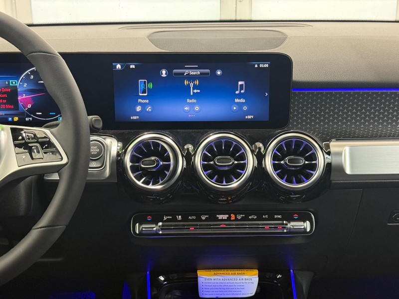 Mercedes-Benz GLB Vehicle Image 7