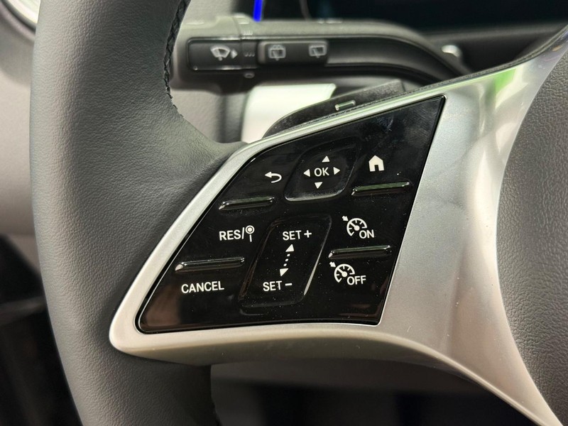 Mercedes-Benz GLB Vehicle Image 11