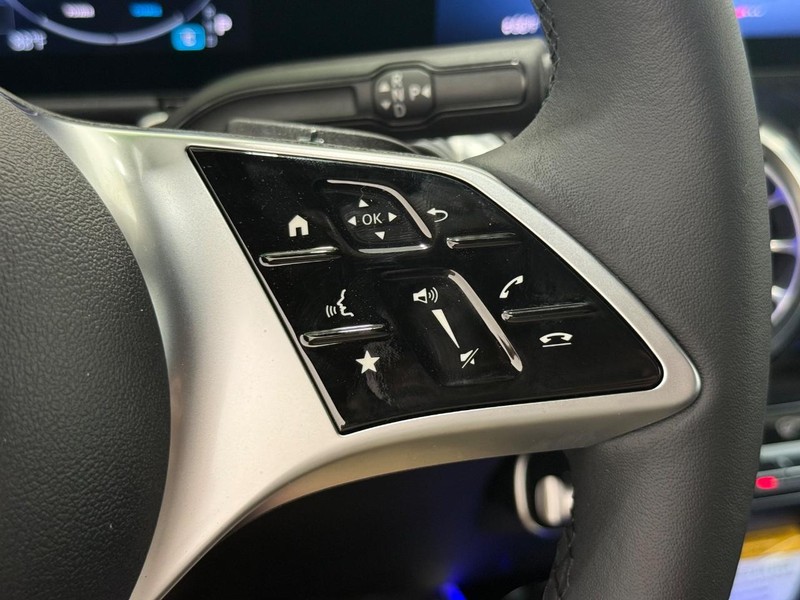 Mercedes-Benz GLB Vehicle Image 12