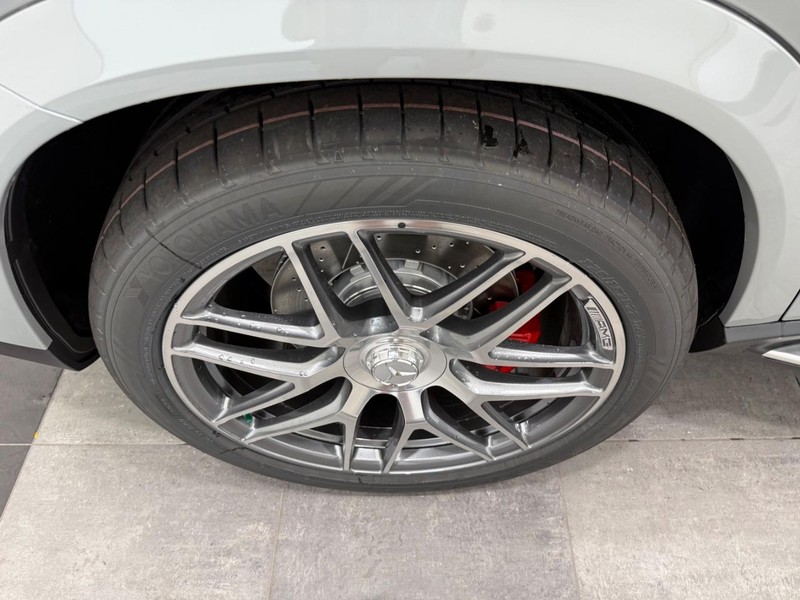 Mercedes-Benz GLE Vehicle Image 3