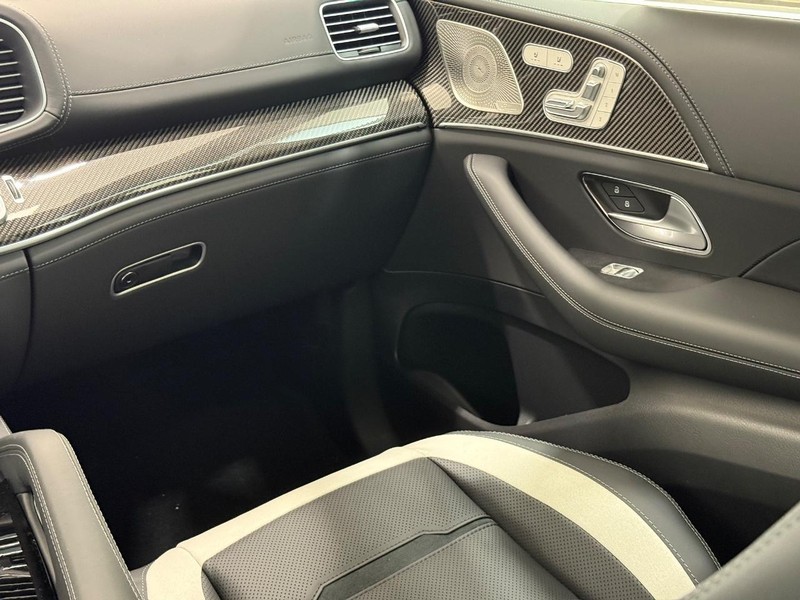 Mercedes-Benz GLE Vehicle Image 9