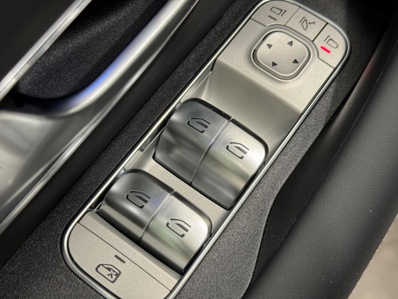 Mercedes-Benz GLE Vehicle Image 15