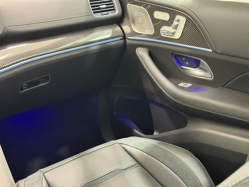Mercedes-Benz GLE Vehicle Image 9