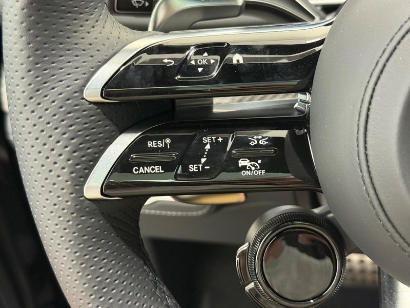 Mercedes-Benz GLE Vehicle Image 11