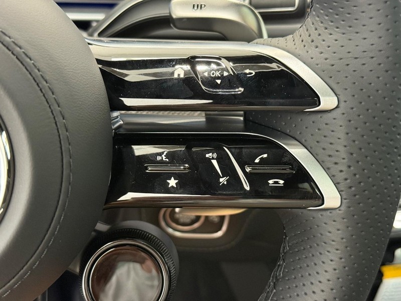 Mercedes-Benz GLE Vehicle Image 12