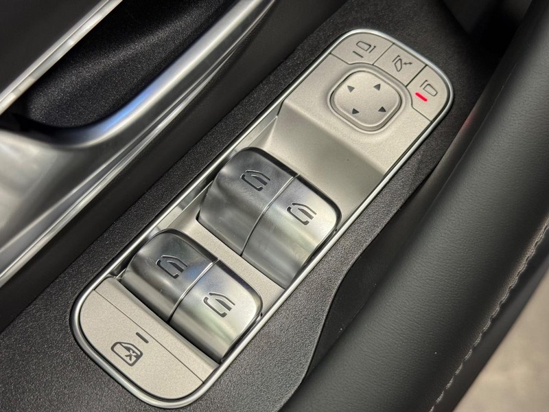 Mercedes-Benz GLE Vehicle Image 15