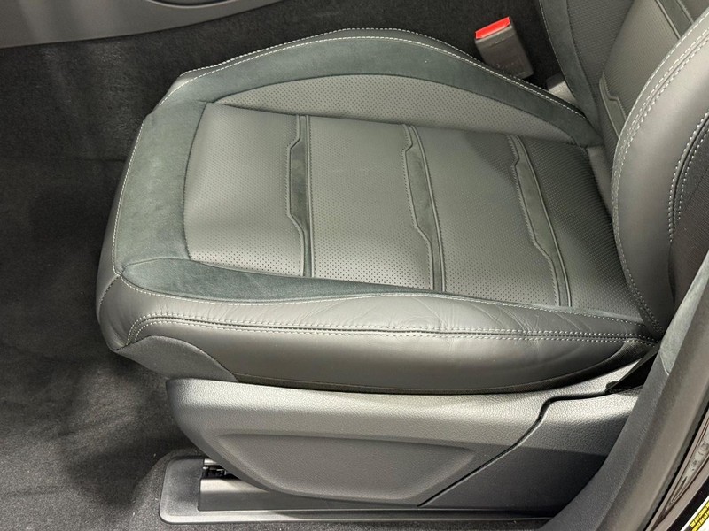 Mercedes-Benz GLE Vehicle Image 16
