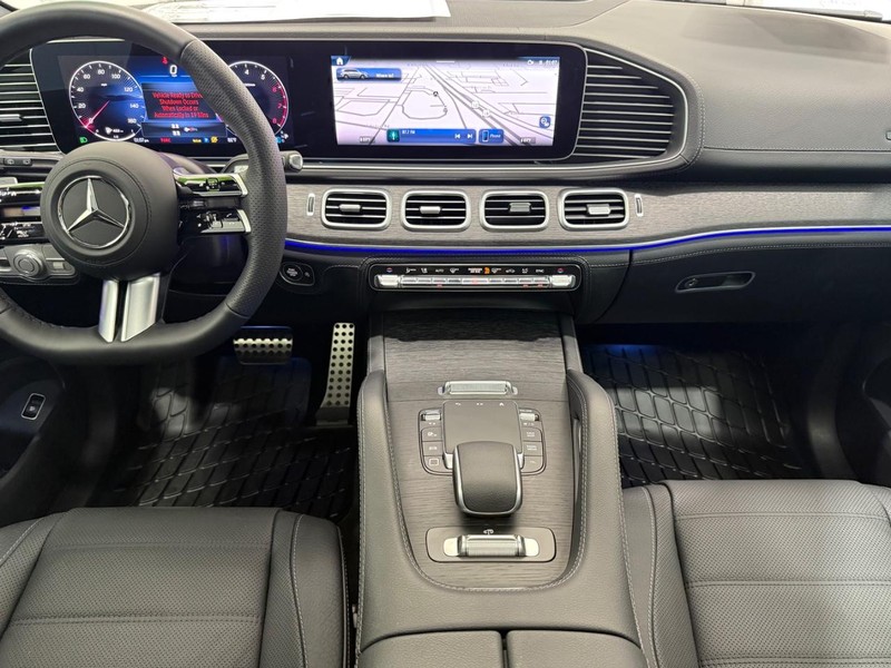 Mercedes-Benz GLS Vehicle Image 7