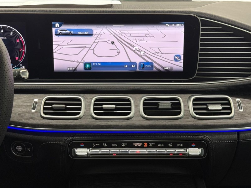 Mercedes-Benz GLS Vehicle Image 8