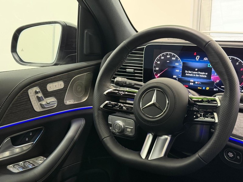 Mercedes-Benz GLS Vehicle Image 9