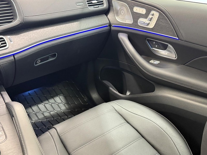 Mercedes-Benz GLS Vehicle Image 10