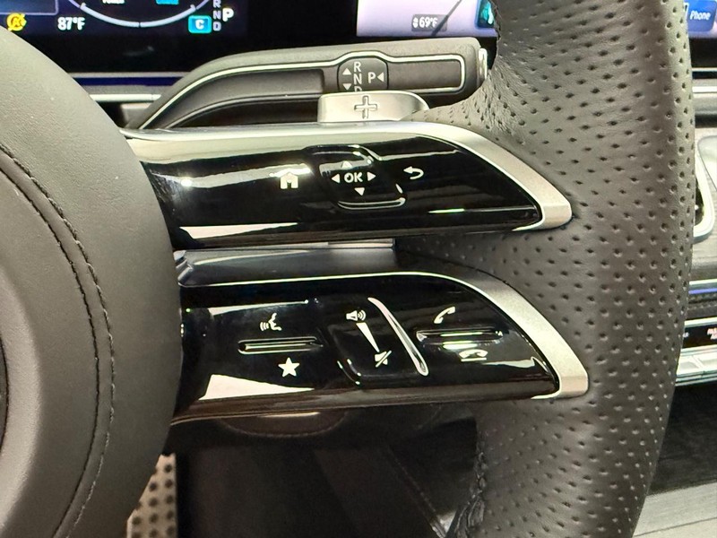 Mercedes-Benz GLS Vehicle Image 13