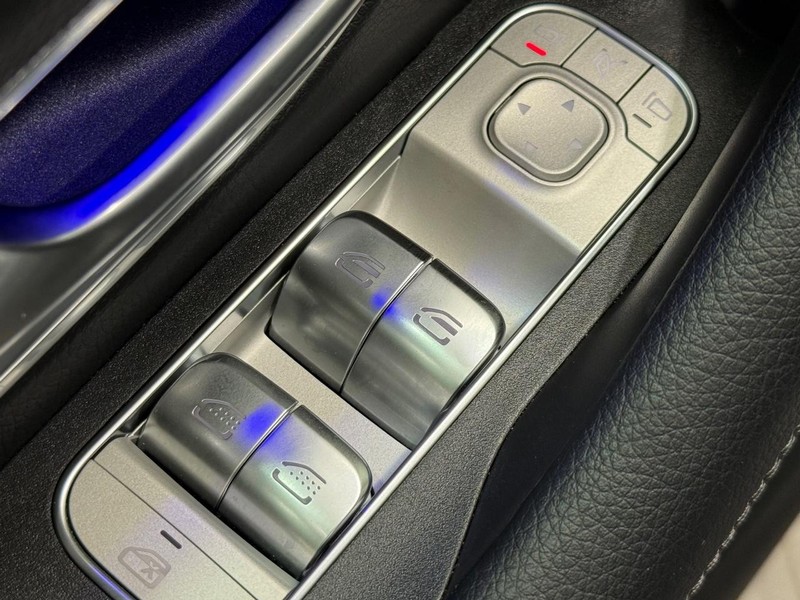 Mercedes-Benz GLS Vehicle Image 16